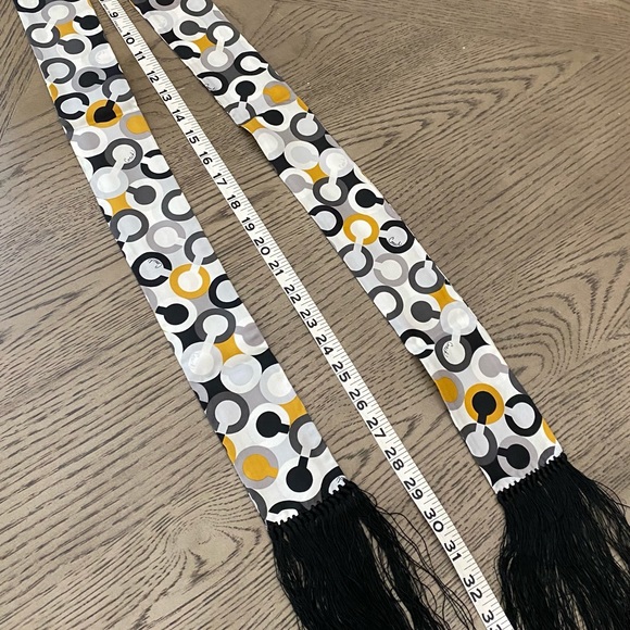 Coach Signature Scarf Multifunctional - Picture 11 of 12